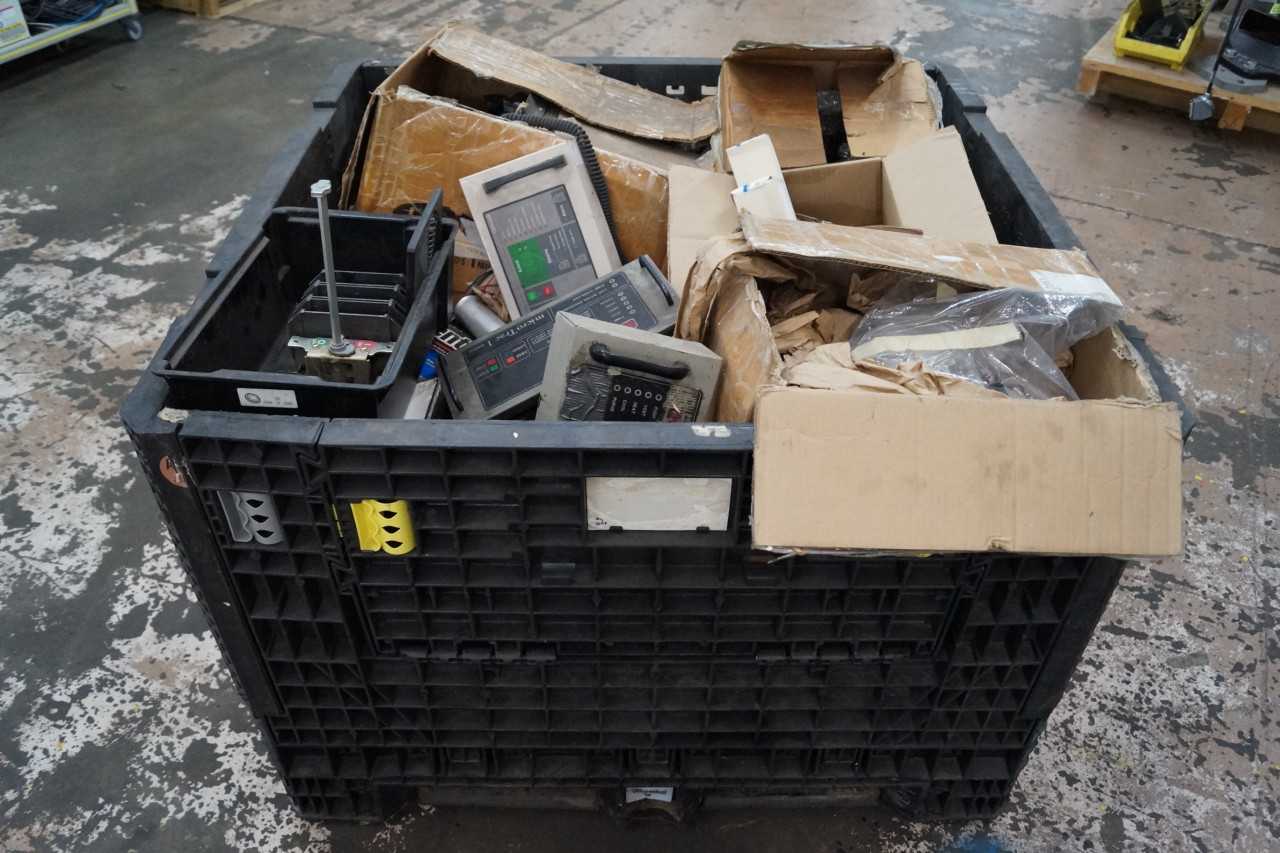 Lot of Various Injection Machine Spare Parts - INDUSTRIAL PARTS