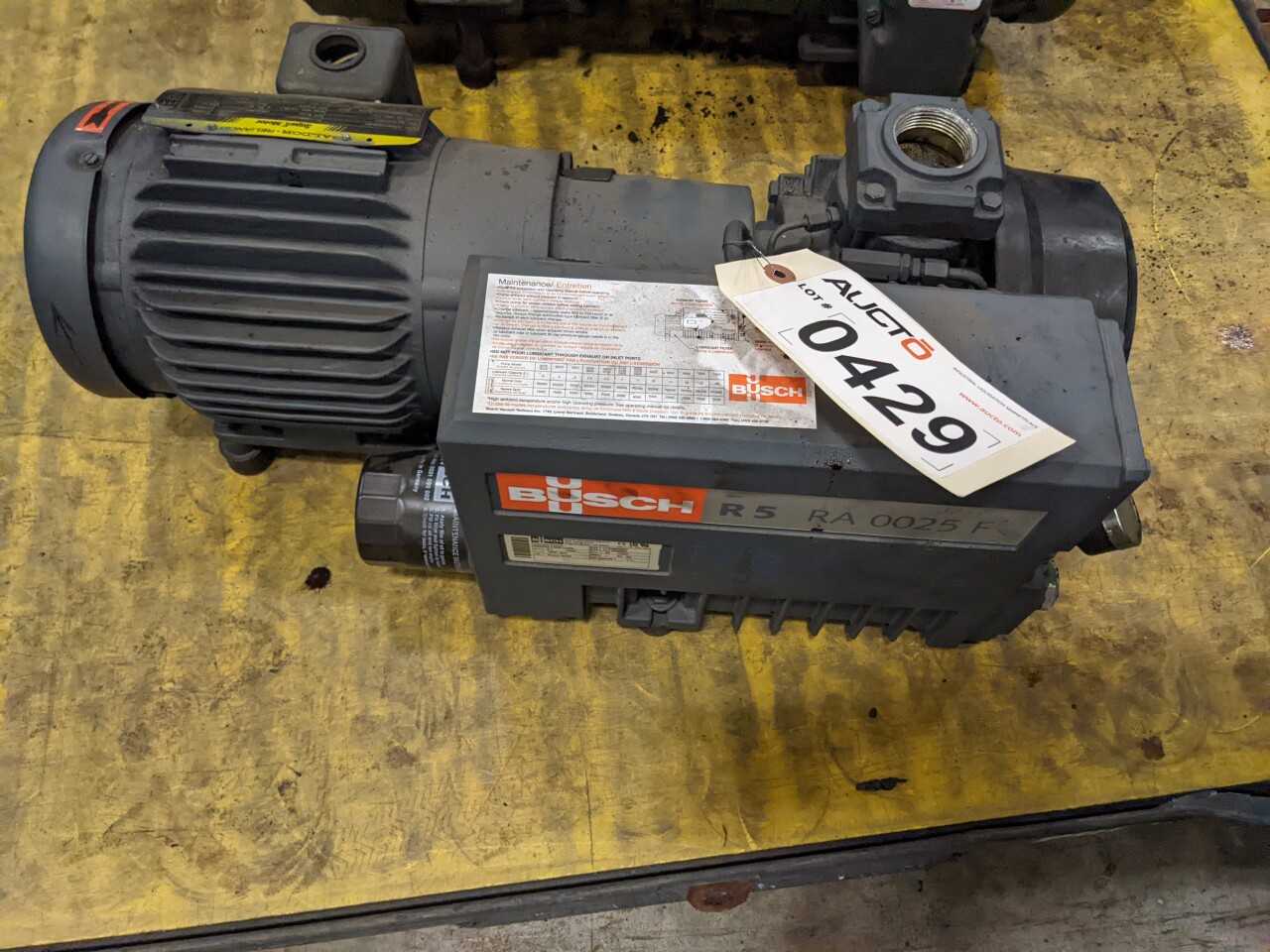 LOT OF 2 BUSCH RA0025.F506.11XG VACUUM PUMP (NEED REPAIRS) - VACUUM PUMP