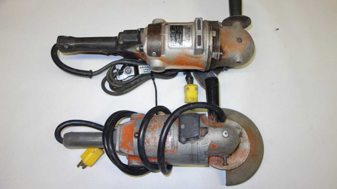 LOT OF 2 ASSORTED CORDED ANGLE GRINDERS - ELECTRIC POWER TOOLS