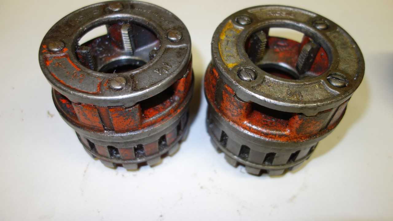 LOT OF 2 RIDGID 1-1/4 IN DIE HEADS - ELECTRIC POWER TOOLS