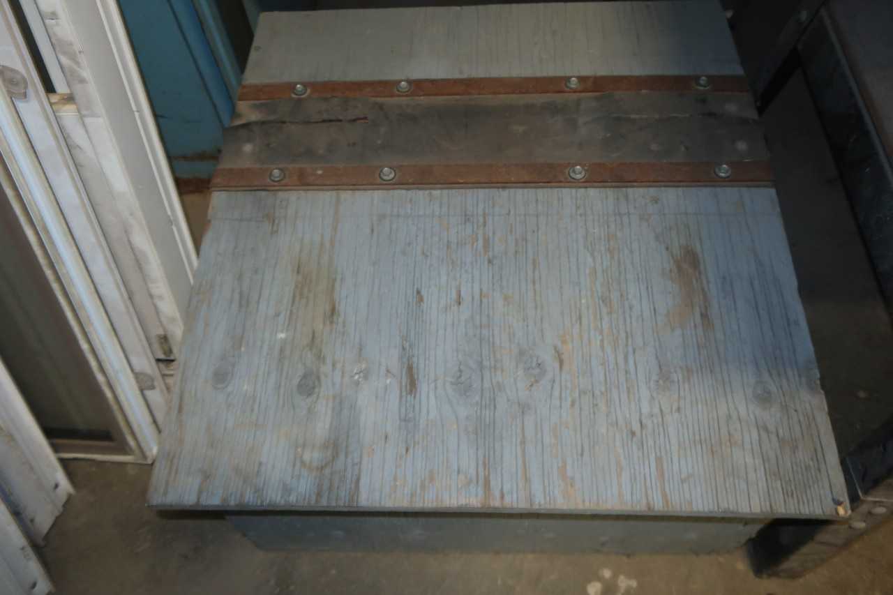 LOT OF 3 ASSORTED TABLES/STORAGE BOX - TOOL STORAGE
