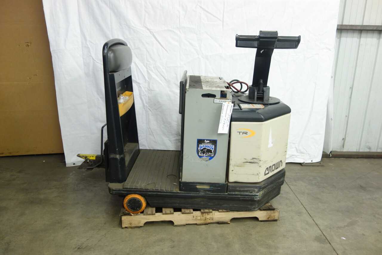 CROWN TR 3600-200 ELECTRIC RIDER TOW TRACTOR - MATERIAL HANDLING
