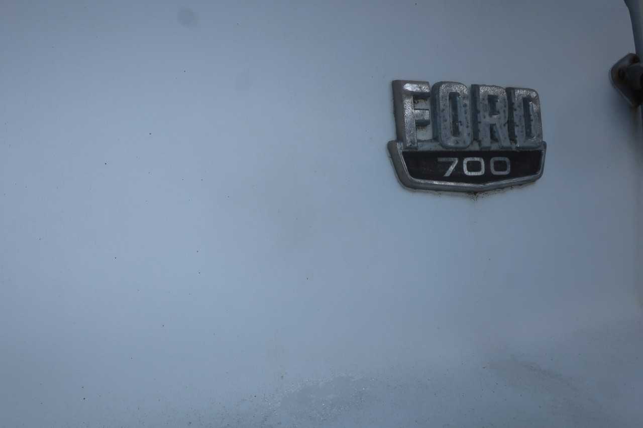 1979 FORD F700 WINCH TRUCK WITH V8 GAS ENGINE - HYDRO EXCAVATOR TRUCKS