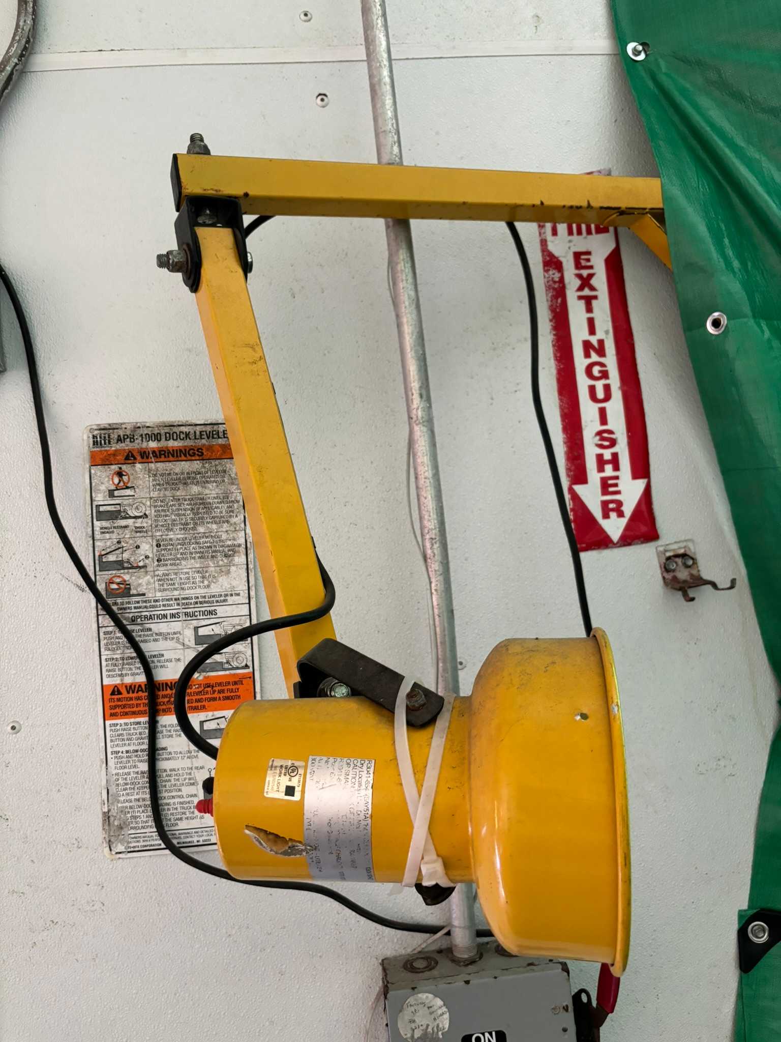 QTY- 4 LUMAPRO R-3041 (5AY51) YELLOW DOCK LIGHTS - LIGHTING