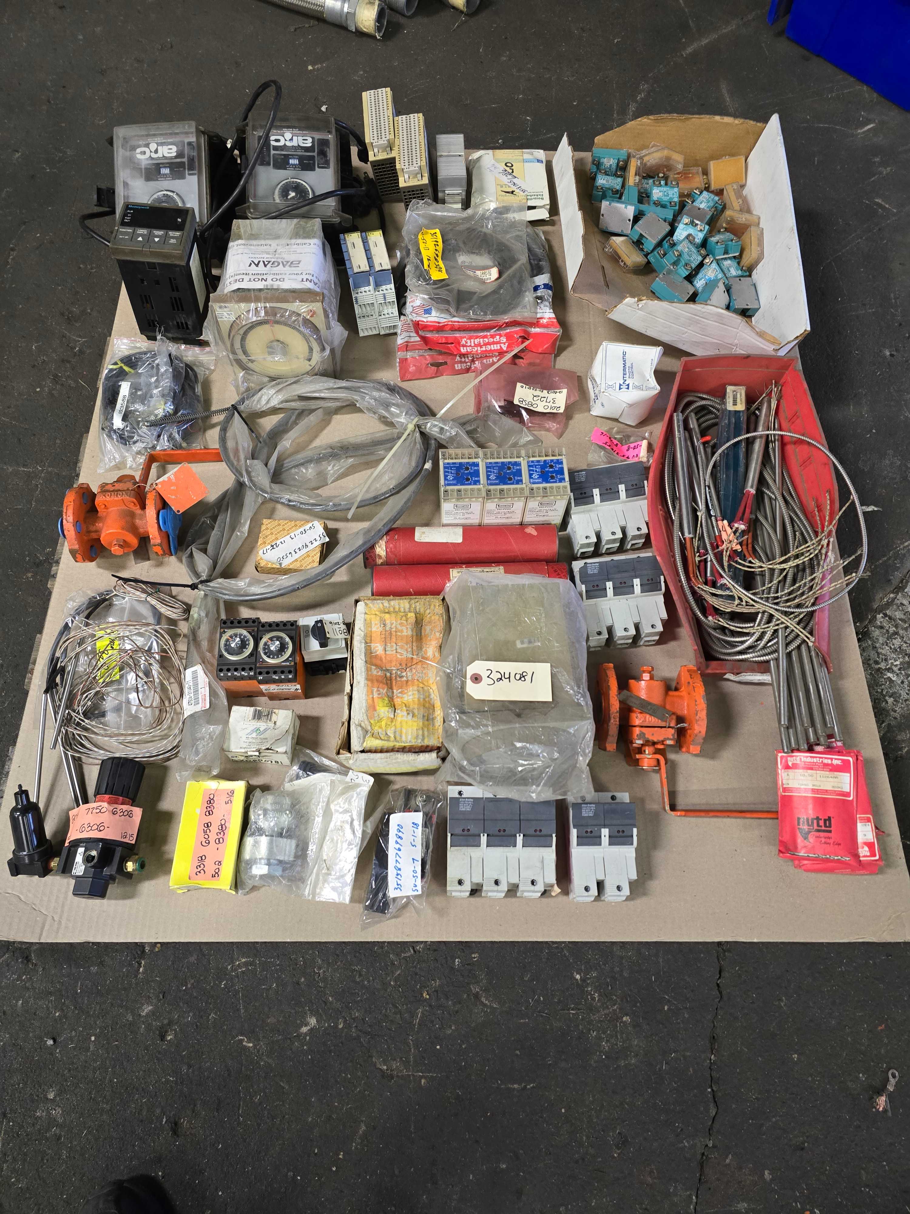 LOT OF INDUSTRIAL & ELECTRICAL PARTS - INDUSTRIAL PARTS LOT OF INDUSTRIAL & ELECTRICAL PARTS - INDUSTRIAL PARTS