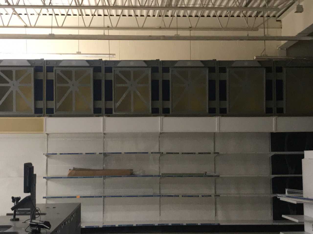 LOT OF GAMING SHELF SECTION - ELECTRIC POWER TOOLS