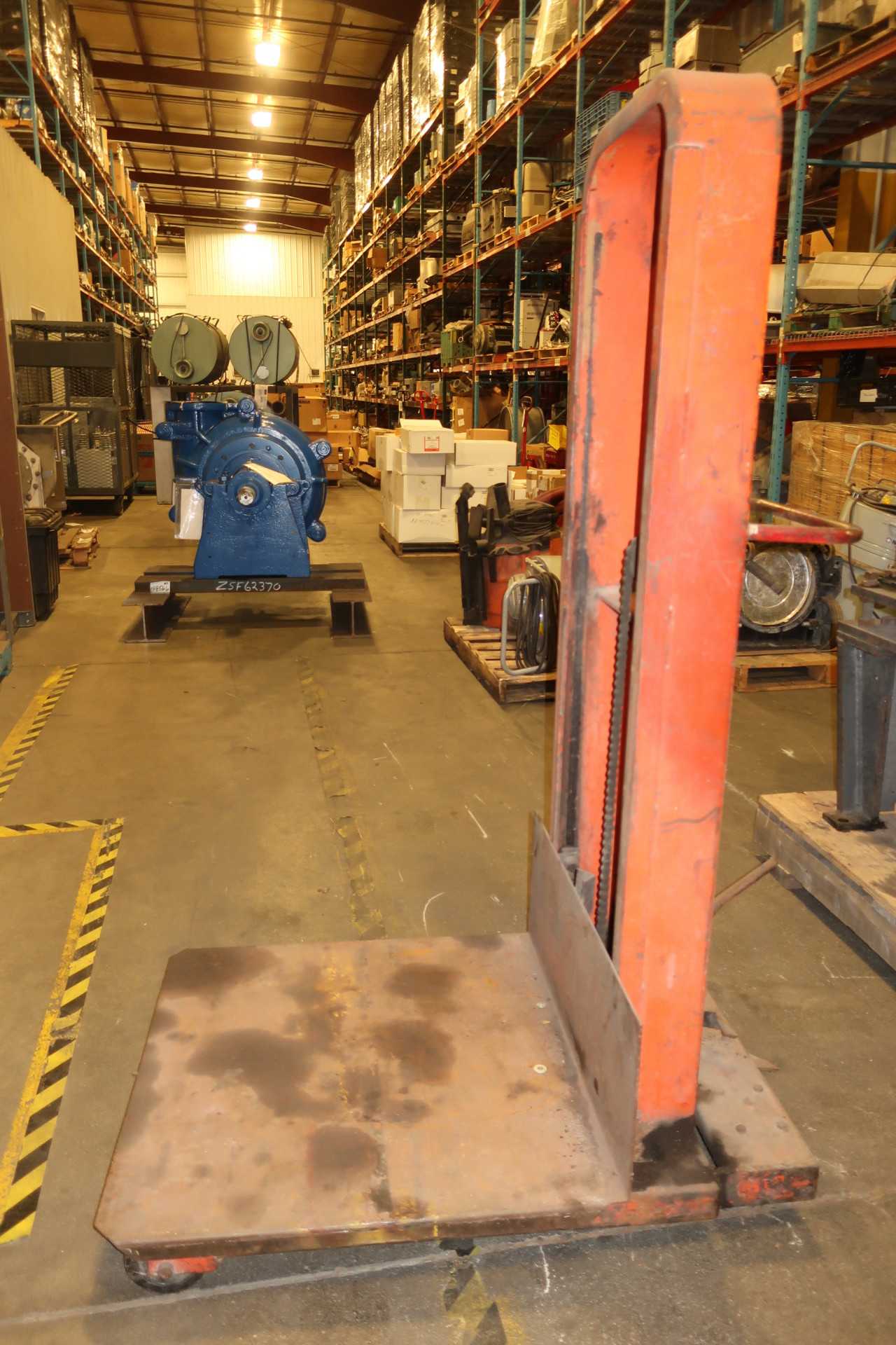 PRESTO HYDRAULIC LIFT TRUCK M-352 1000LB MAX - MATERIAL HANDLING