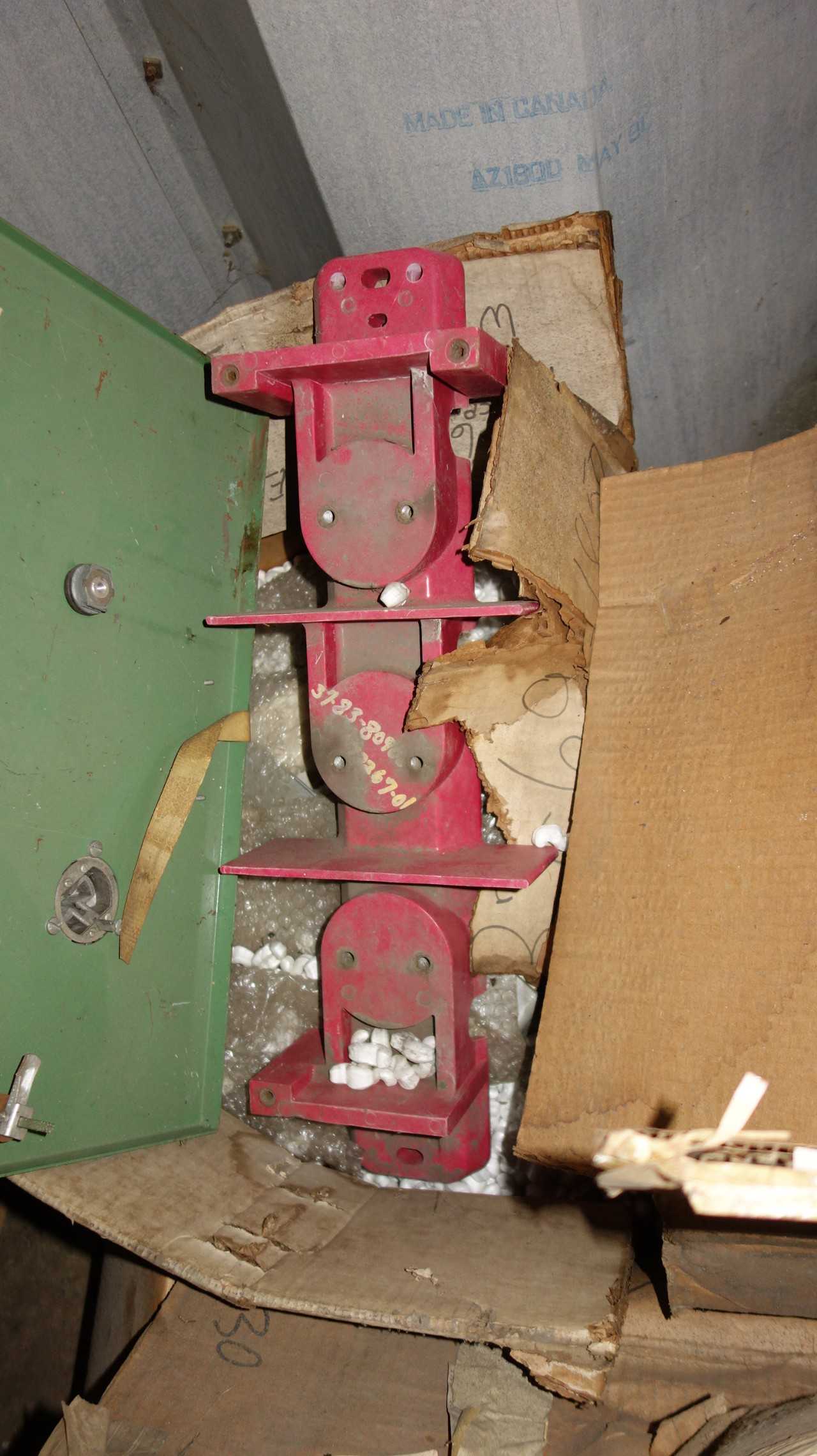 1 PALLET OF ASSORTED MCC BUCKET REPLACEMENT PARTS - CONSTRUCTION EQUIPMENT ATTACHMENTS