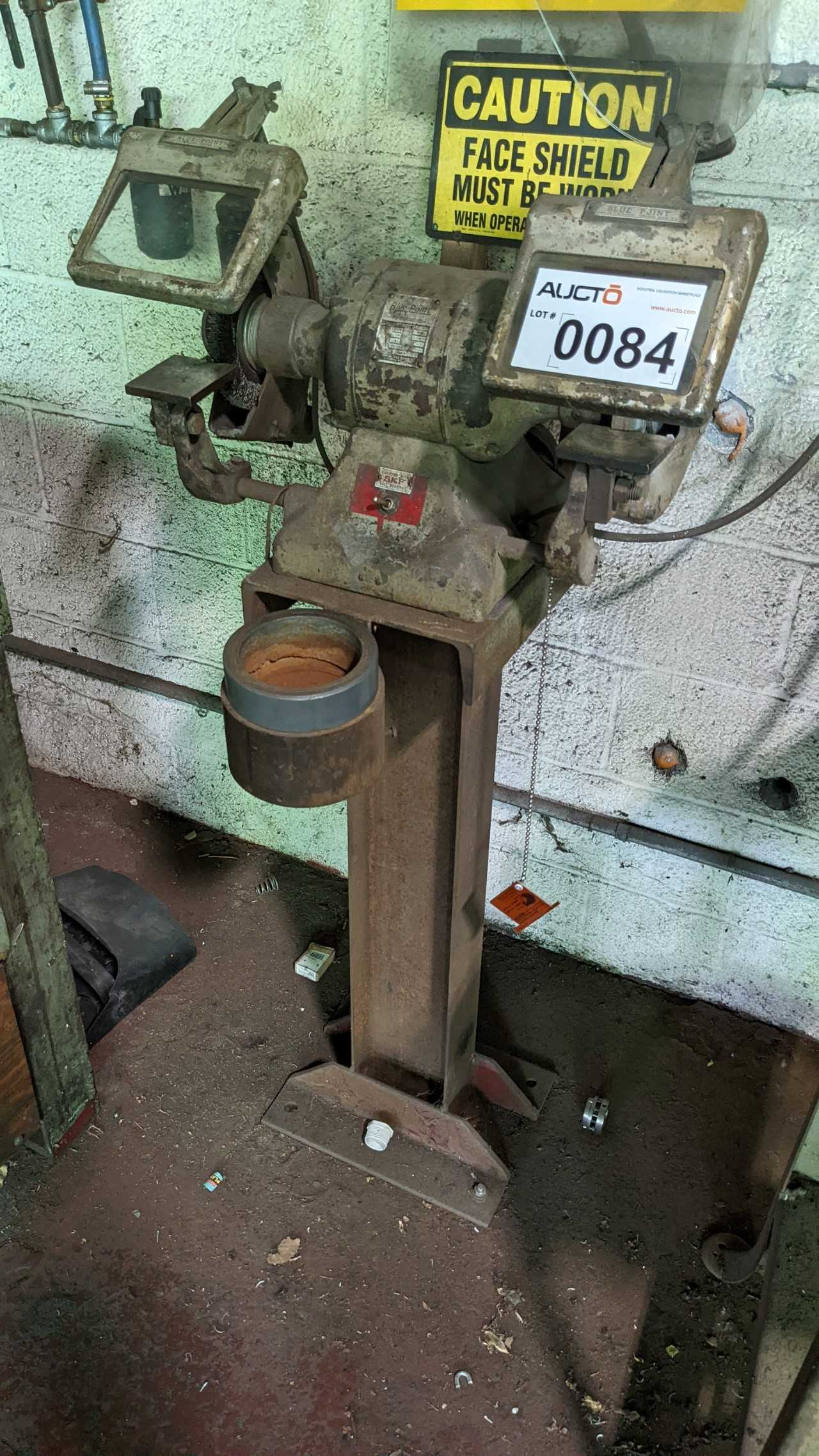 Blue-point grinder type K8 110 volts frame 118, rpm 3450. - GRINDING MACHINES Blue-point grinder type K8 110 volts frame 118, rpm 3450. - GRINDING MACHINES