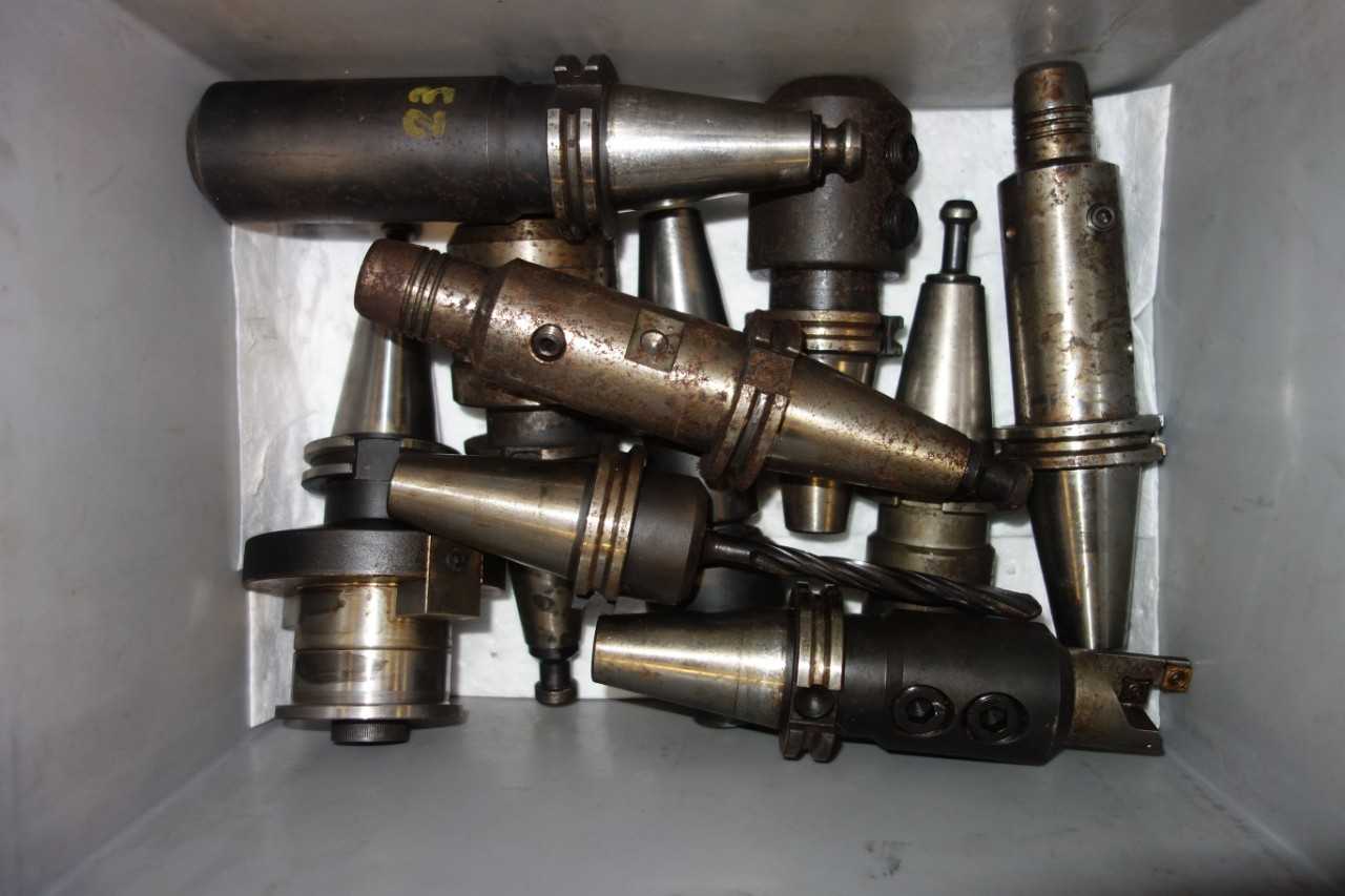 LOT OF ASSORTED CAT 40 TOOL HOLDERS - ELECTRIC POWER TOOLS