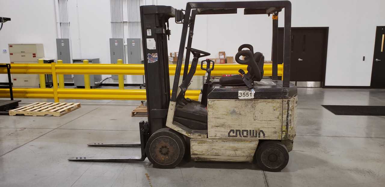 2001 Crown 50FCTT sitdown counterbalance Grove City OH - FORKLIFTS 2001 Crown 50FCTT sitdown counterbalance Grove City OH - FORKLIFTS
