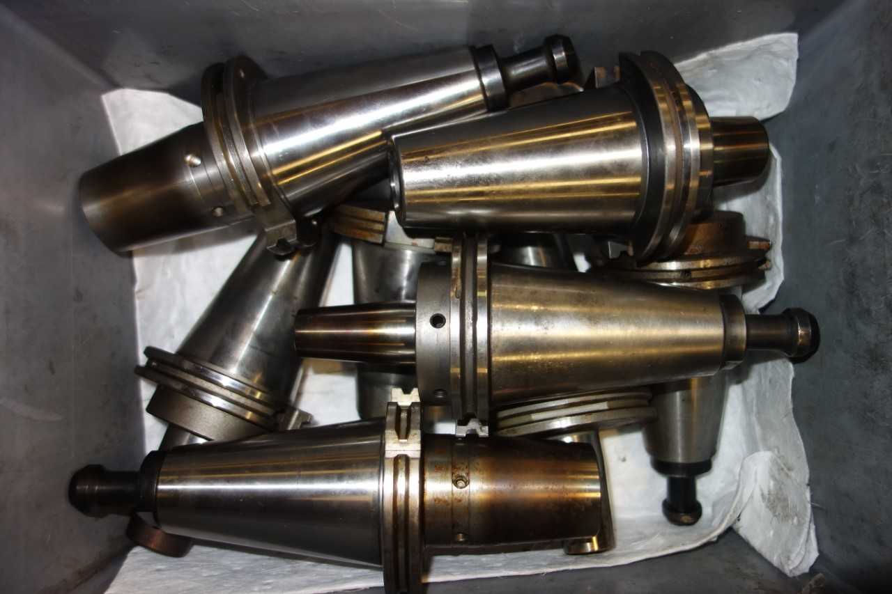 LOT OF ASSORTED CAT 50 TOOL HOLDERS - MACHINING ACCESSORIES & TOOLING