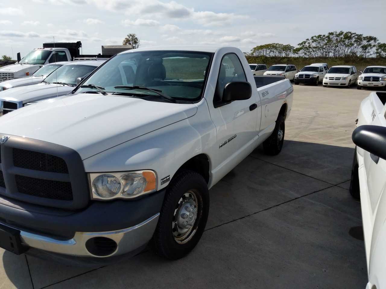 2004 Dodge Ram 2500 4x2 5.7L Pickup Truck w/ Liftgate - HYDRO EXCAVATOR TRUCKS