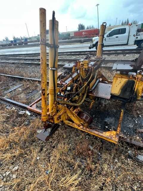 Track Lining Machine - CONSTRUCTION EQUIPMENT