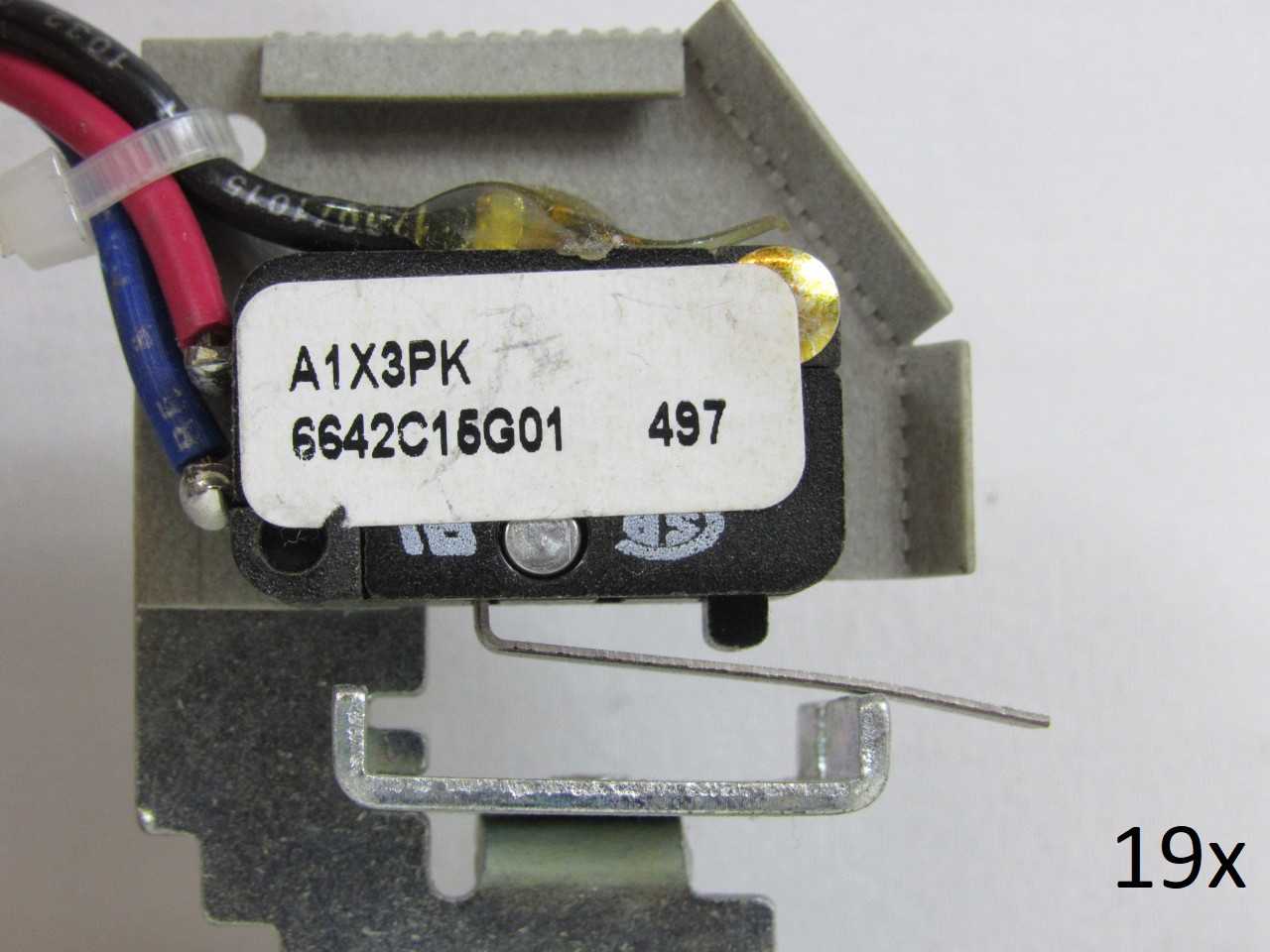Lot of Quantity 19x A1X3PK MCCB Auxiliary Switches - ELECTRICAL COMPONENTS