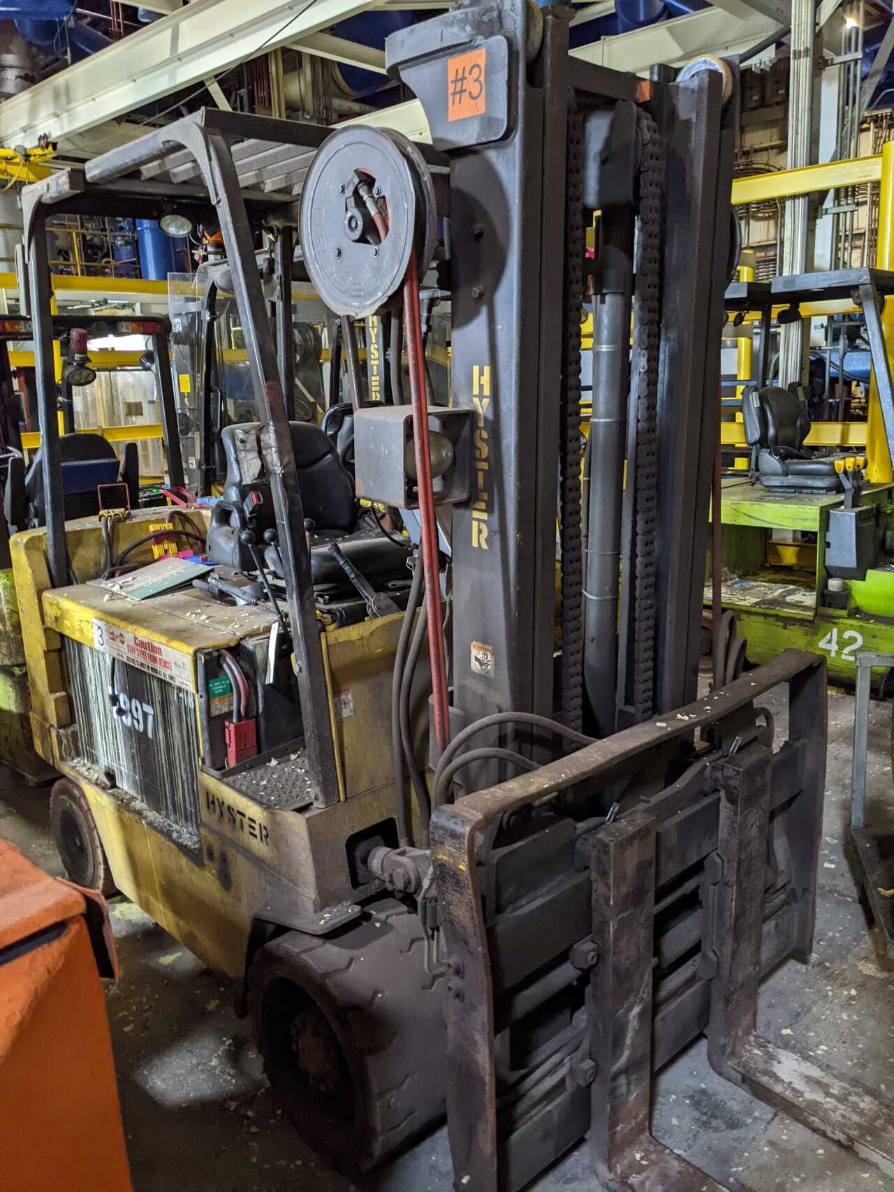 2006 HYSTER E100ZS10,000-LB. CAPACITY, ELECTRIC FORKLIFT W/ OVERHEAD GUARD, SOLID TIRES, SIDE SHIFT, 134" MAX. LIFT HEIGHT, FFL-3 FORK POSITIONER 2 STAGE, - FORKLIFTS