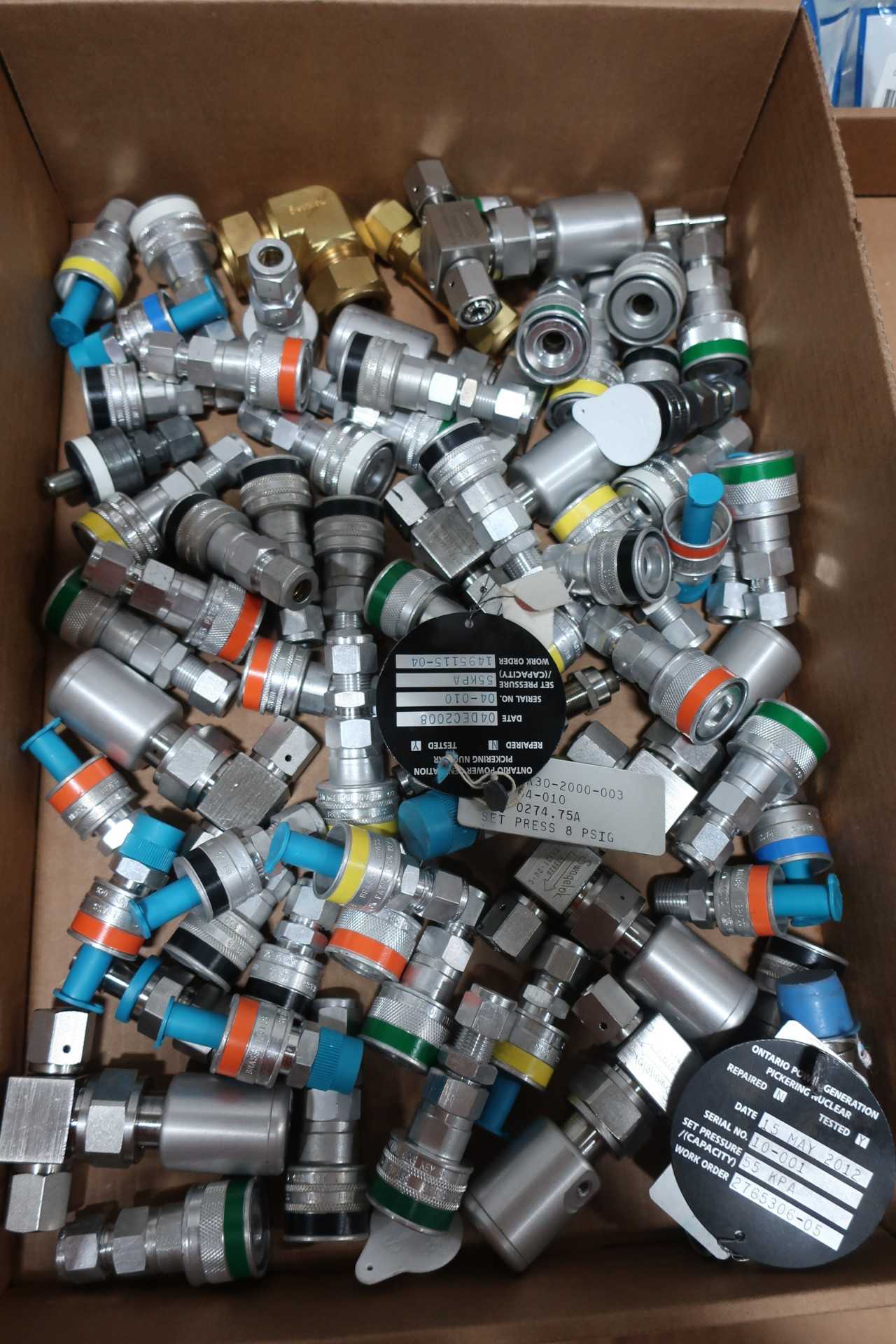 LOT OF ASSORTED SWAGELOK PARTS AND ACCESSORIES. - INDUSTRIAL PARTS