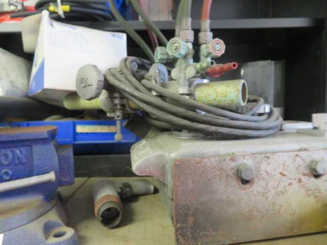 Wilton Vice and Contents in Photo - MISCELLANEOUS