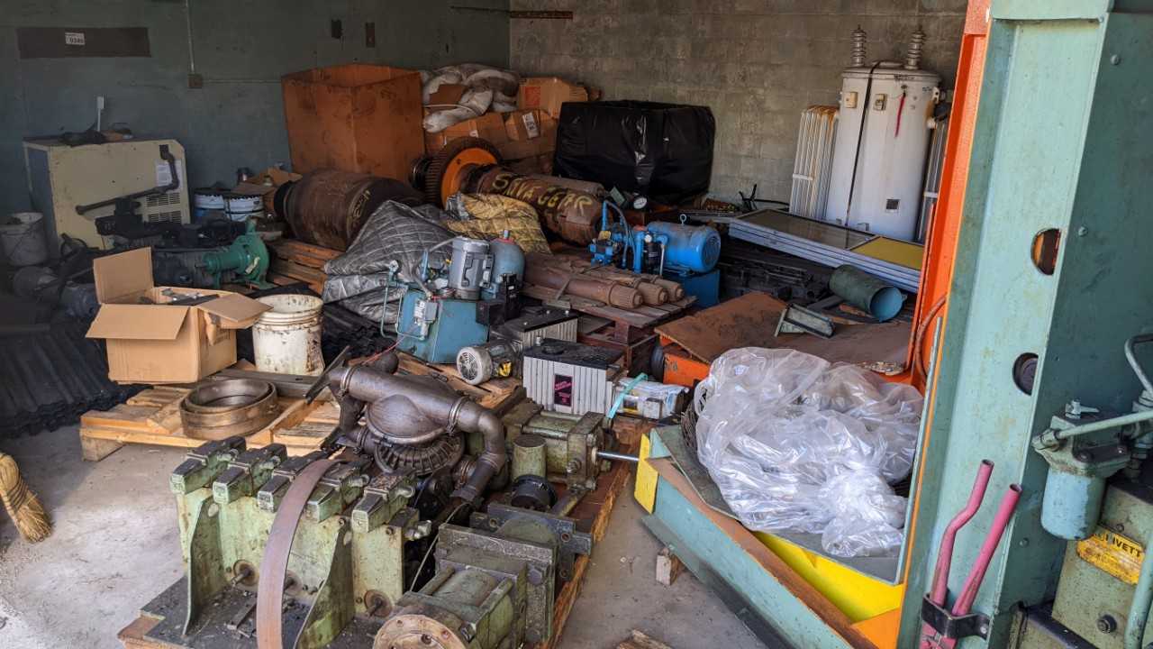 Lot of contents on floor - PLANT & FACILITY