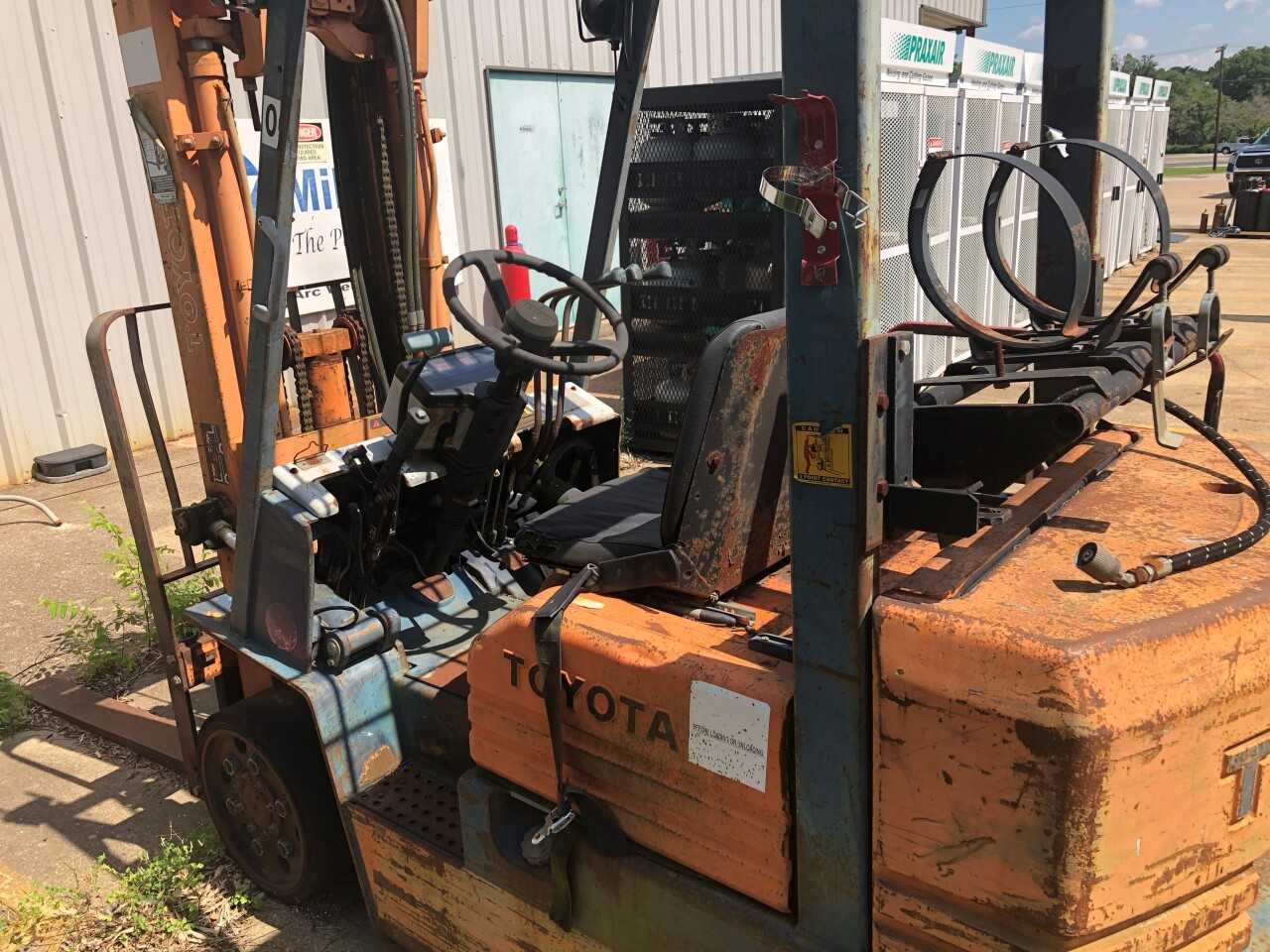 2000 Toyota 5FGC25 Forklift - FORKLIFTS