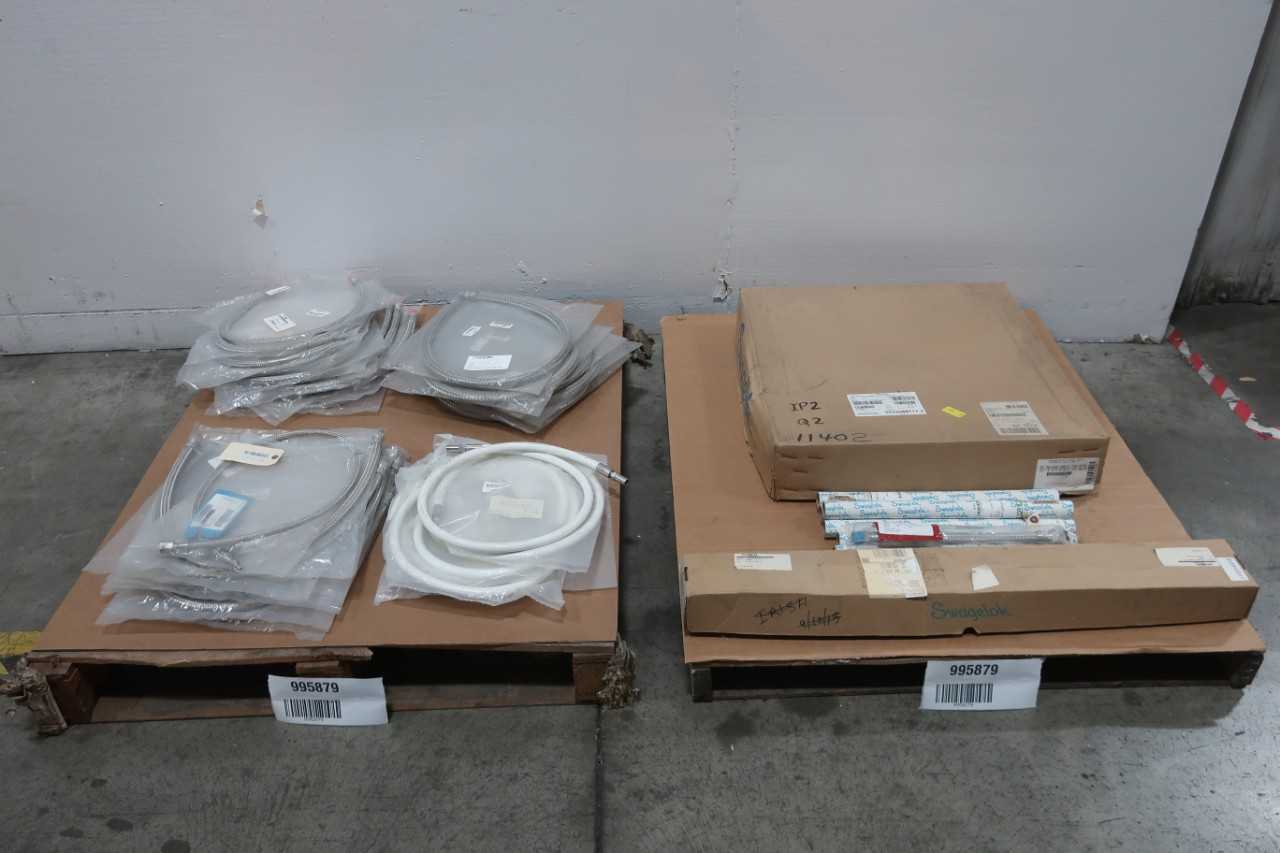LOT OF ASSORTED SWAGELOK FITTINGS - PROCESS EQUIPMENT