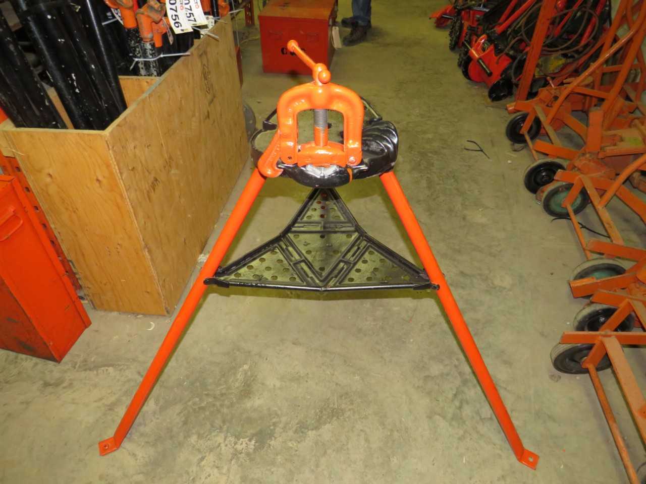 RIDGID 40-A PORTABLE TRISTAND TRIPOD YOKE VISE 1/8" TO 2 1/2" - ELECTRIC POWER TOOLS