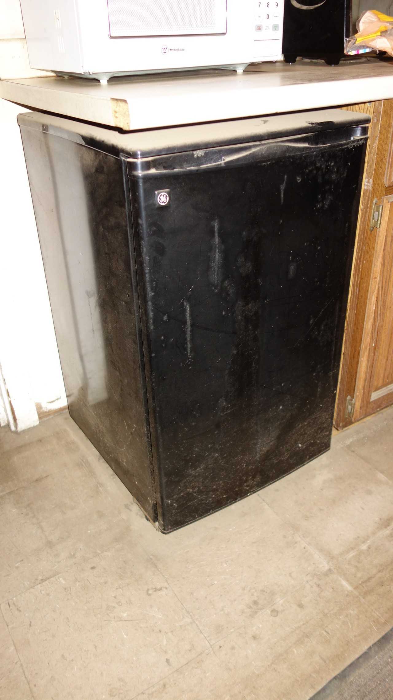 GENERAL ELECTRIC TAX4DNCABL 4.5CU FT HOUSEHOLD REFRIGERATOR