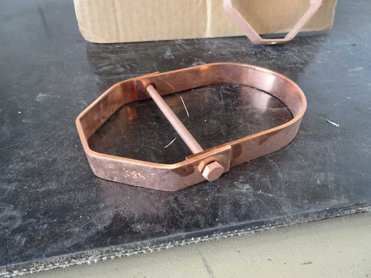 Approx 25, 3in copper Pipe hangers - WIRE MANUFACTURING