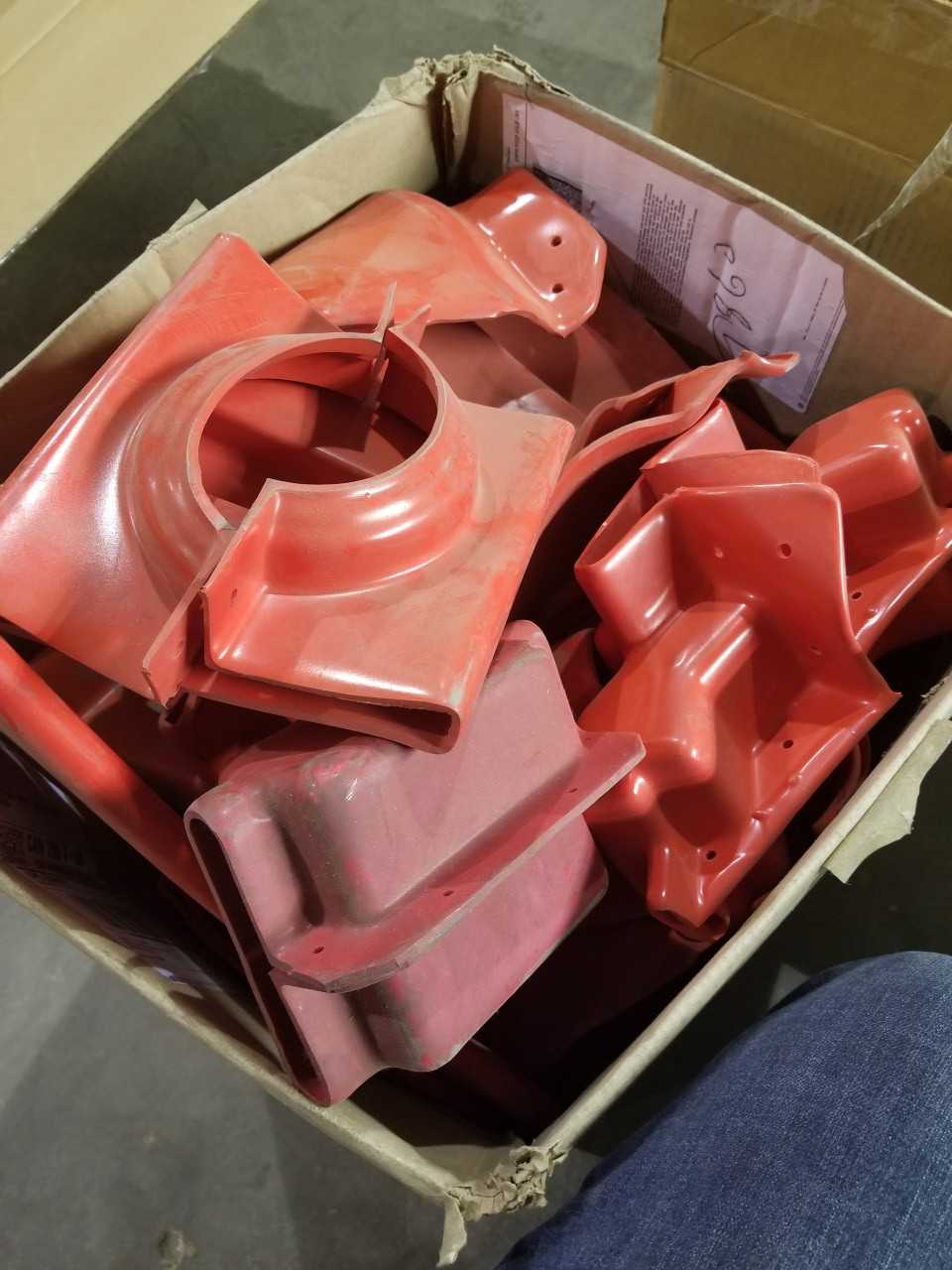 INSULATORS - MIXED (QTY-22) - ELECTRICAL COMPONENTS