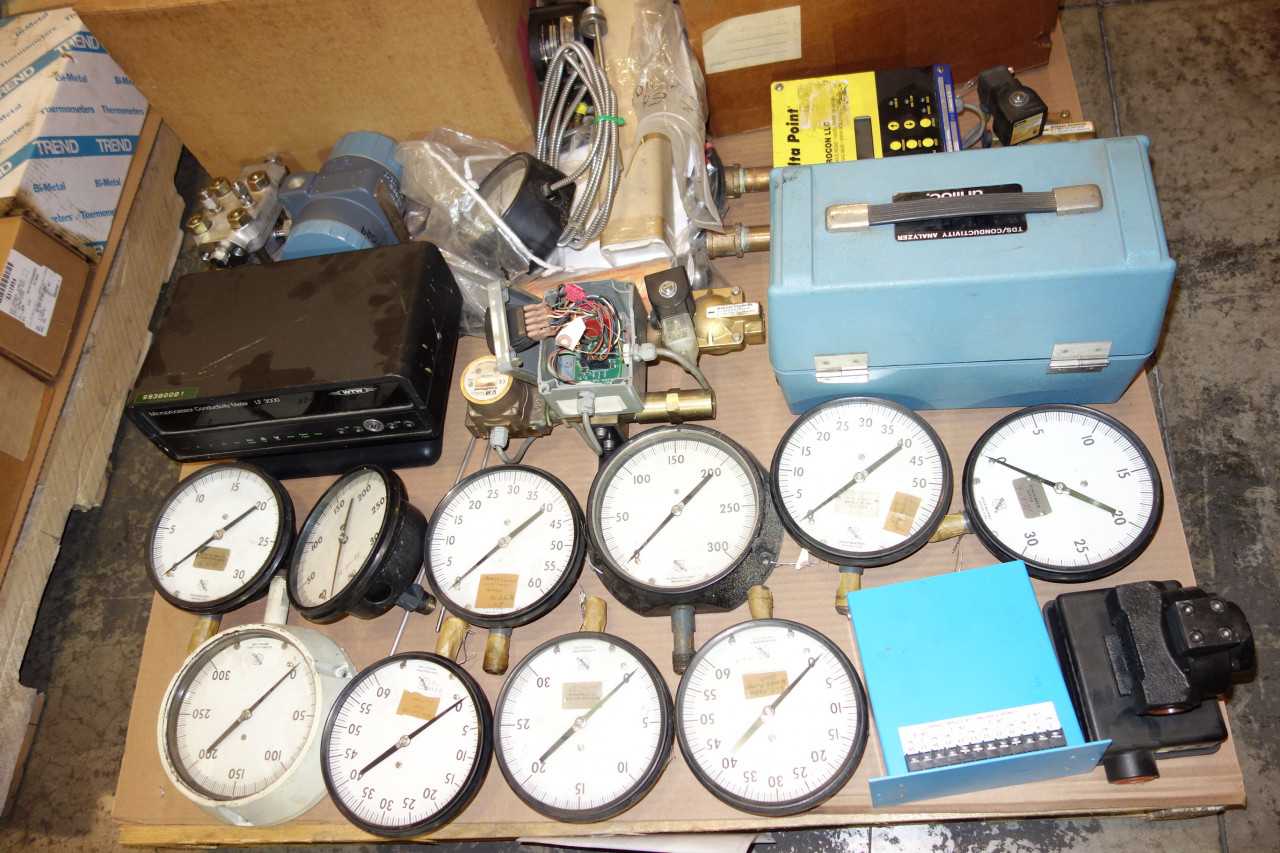 4 PALLETS OF ASSORTED TRANSMITTERS, SENSORS, FLOW METERS, ANALYZERS, CONTROLS, GAUGES, THERMOCOUPLE AND ACCESSORIES - ELECTRICAL COMPONENTS