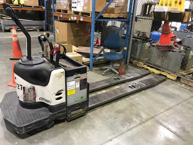 2005 Crown PE4000-60 double rider jack, Hebron, KY - MANUAL PALLET JACKS