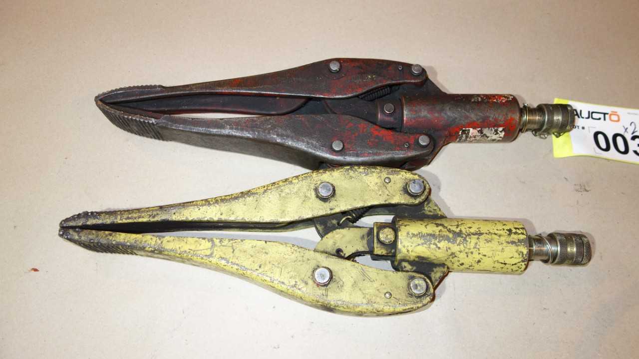 LOT OF 2 ASSORTED ENERPAC HYDRAULIC SPREADER, W15-S - HYDRAULIC PARTS
