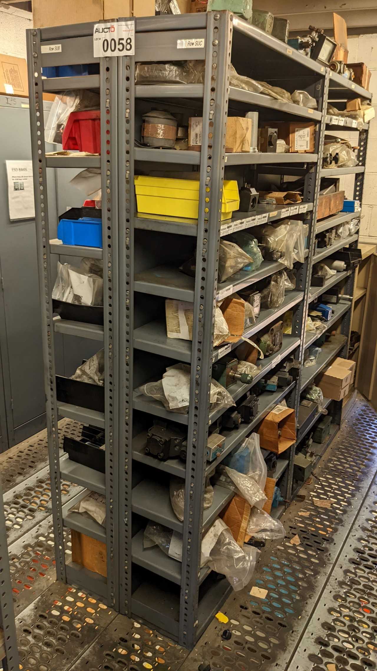 Lot of 4 shelves with hydraulic content - CONTROL VALVE Lot of 4 shelves with hydraulic content - CONTROL VALVE