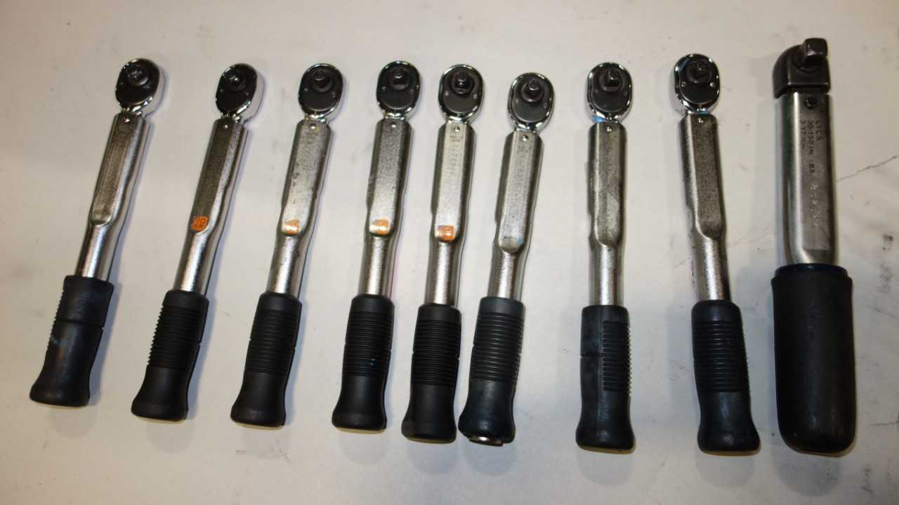 LOT OF 9 ASSORTED RATCHET HEAD TORQUE WRENCHES, 8X TOCHNICHI QSP12N4, 1X LTCS 30-150 - HAND TOOLS