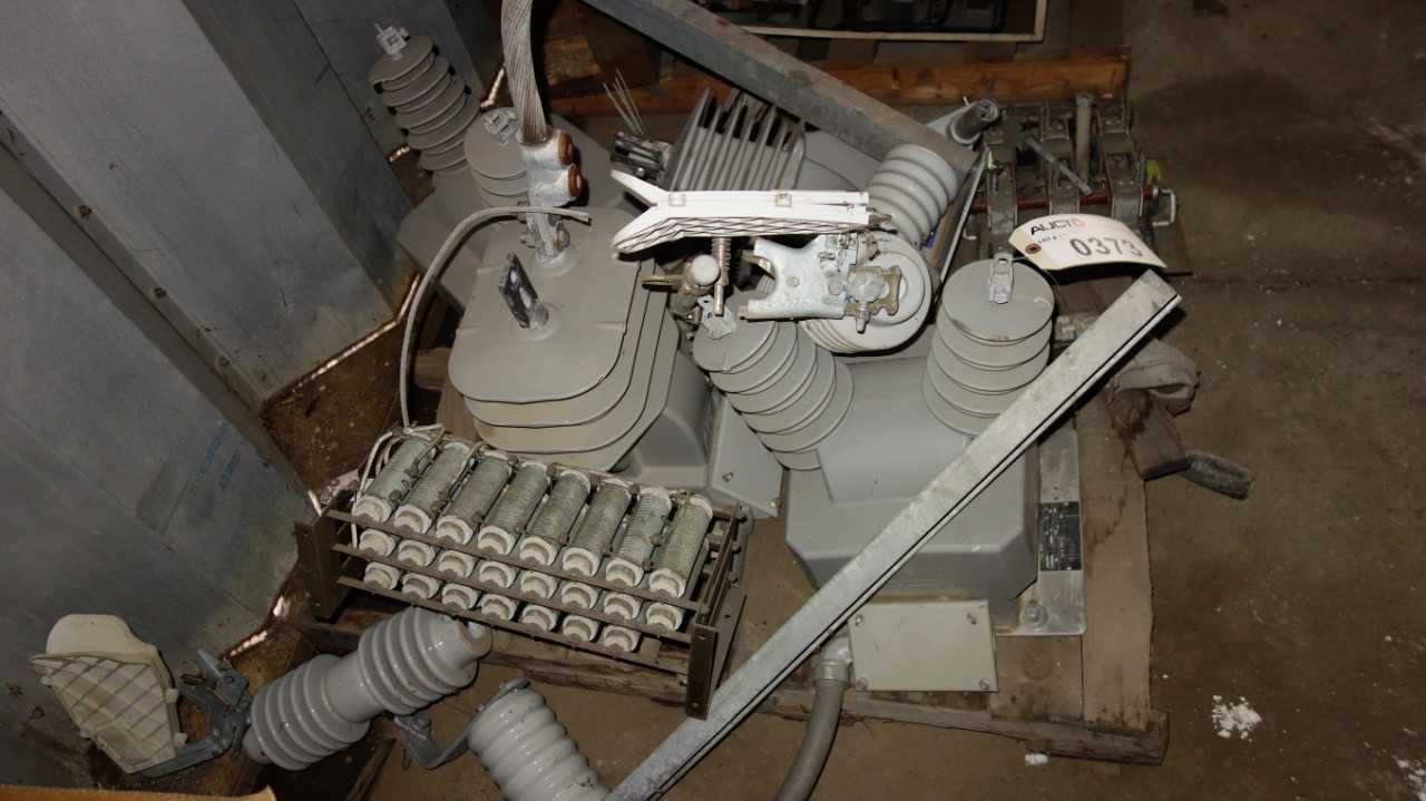 1 PALLET OF ASSORTED ABB VOLTAGE TRANSFORMERS - HAND TOOLS