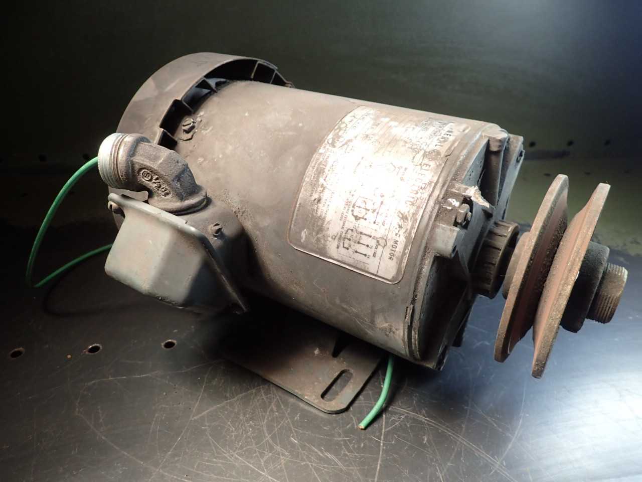 GE 5K37NN30 K160 Electric Motor: 3/4HP, 230/460V, 3450-RPM, fr. 56, 4" OD Pulley - ELECTRIC MOTORS