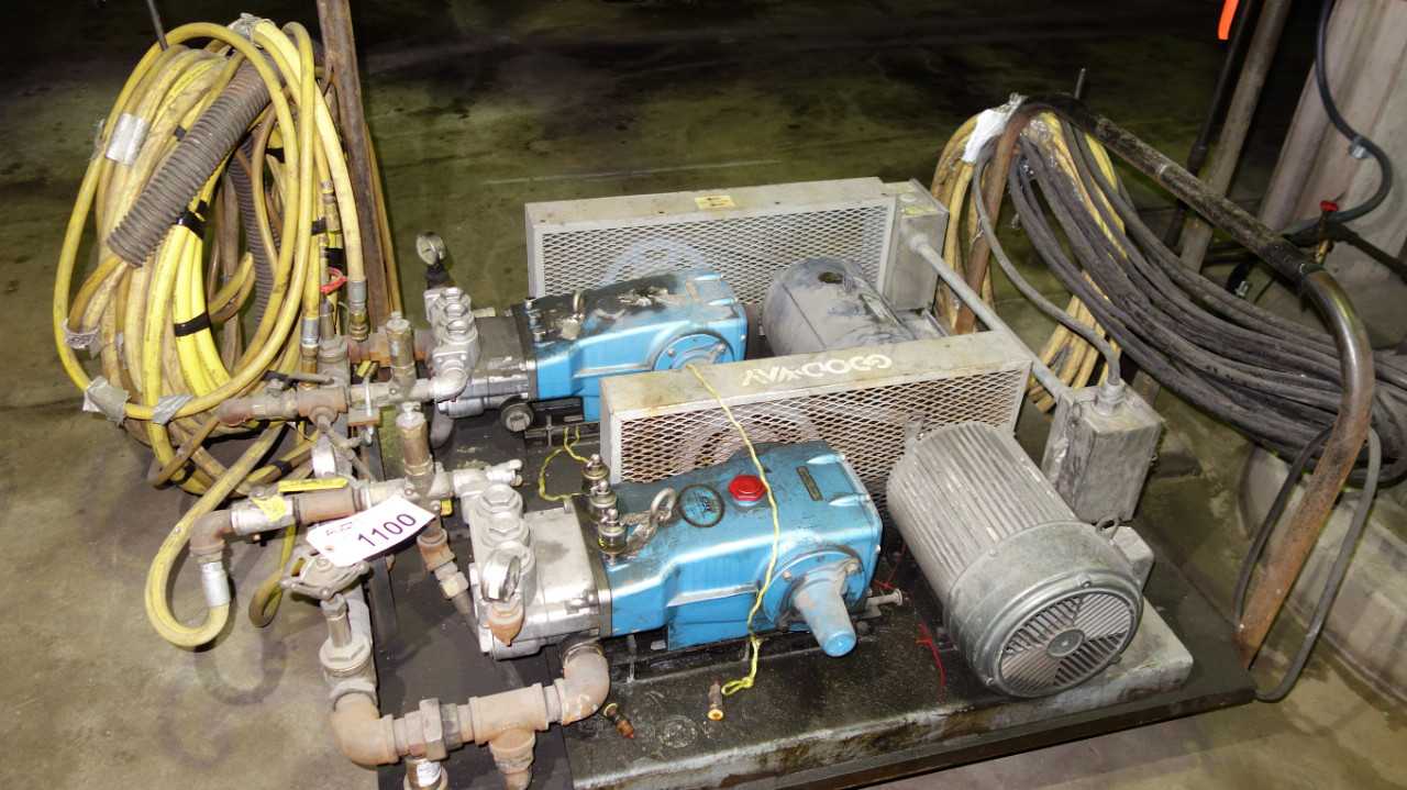 LOT OF 2 CAT 3535 PLUNGER PUMPS 10HP 230/460V W/CART - ELECTRIC MOTORS