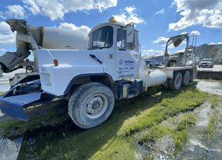 2003 MACK DM690S READYMIX CONCRETE TRUCK - HYDRO EXCAVATOR TRUCKS