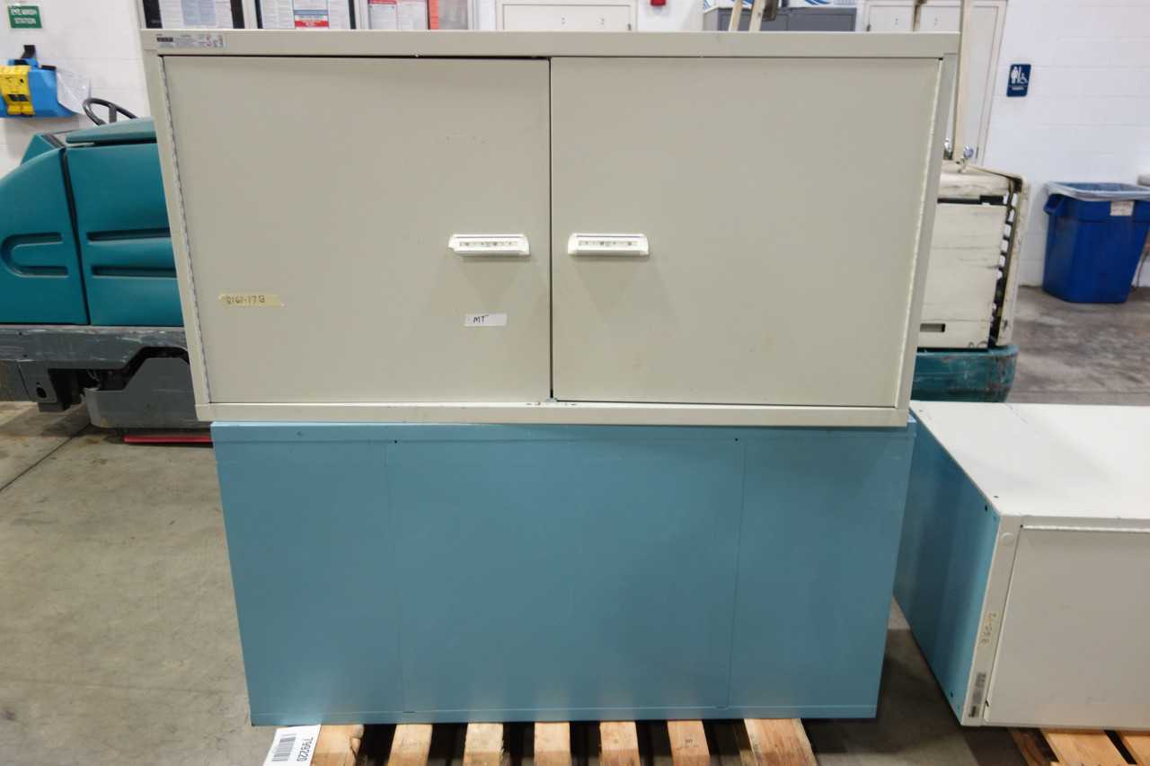 LOT OF 3 STANLEY VIDMAR TOOL CABINETS 2 DOOR 1 DOOR - TOOL STORAGE
