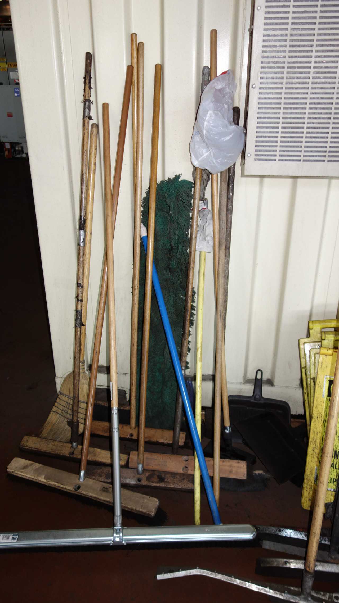 LOT OF ASSORTED BROOMS, SHOVELS, SIGNAGE - ELECTRIC POWER TOOLS