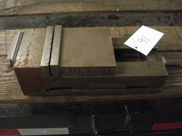 6 KURT VISE - MACHINING ACCESSORIES & TOOLING 6 KURT VISE - MACHINING ACCESSORIES & TOOLING