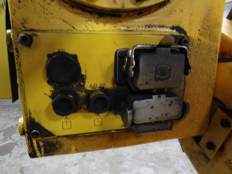 FANUC ROBOT R-2000I/165F WITH RJ3IB CONTROL - INDUSTRIAL ROBOTS