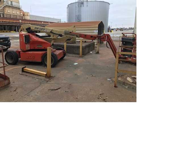 JLG E400AJP Articulating Boom Lift - BOOM LIFTS