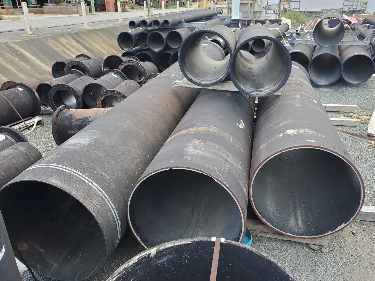 ROW OF ASSORTED US PIPE TYTON JOINT DUCTILE IRON PIPES, 6IN, 8IN, 10IN, 16IN, 18IN, 20IN, 24IN, 30IN - HAND TOOLS