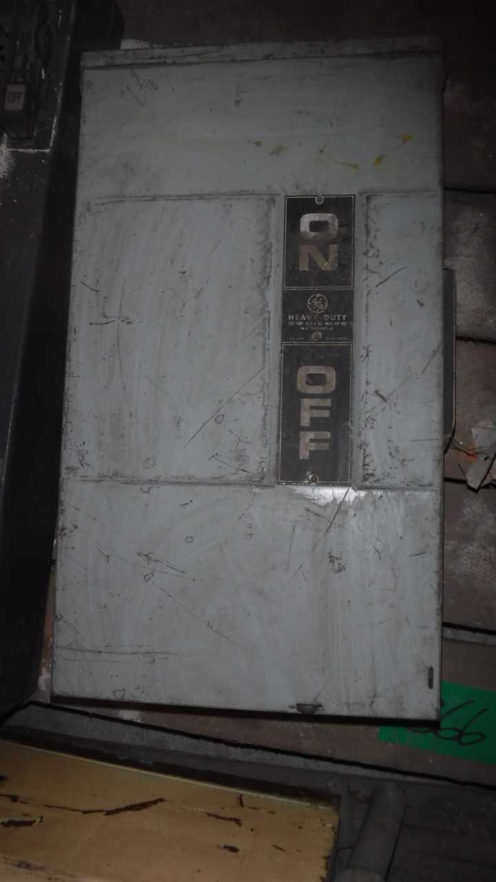 200 Amp GE Heavy Duty Safety Switch - ELECTRICAL COMPONENTS