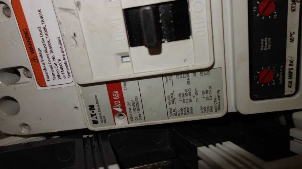 1 PALLET OF EATON CUTLER HAMMER CIRCUIT BREAKERS - CIRCUIT BREAKERS
