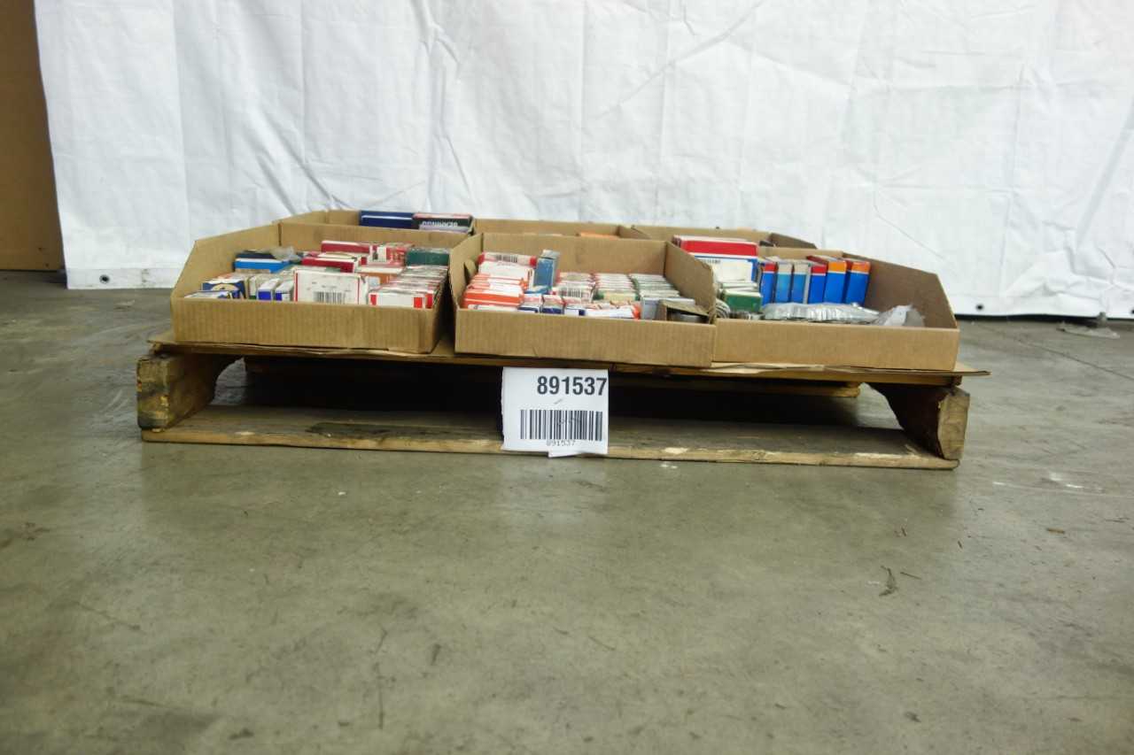 PALLET OF ASSORTED ROLLER BEARINGS - BEARINGS