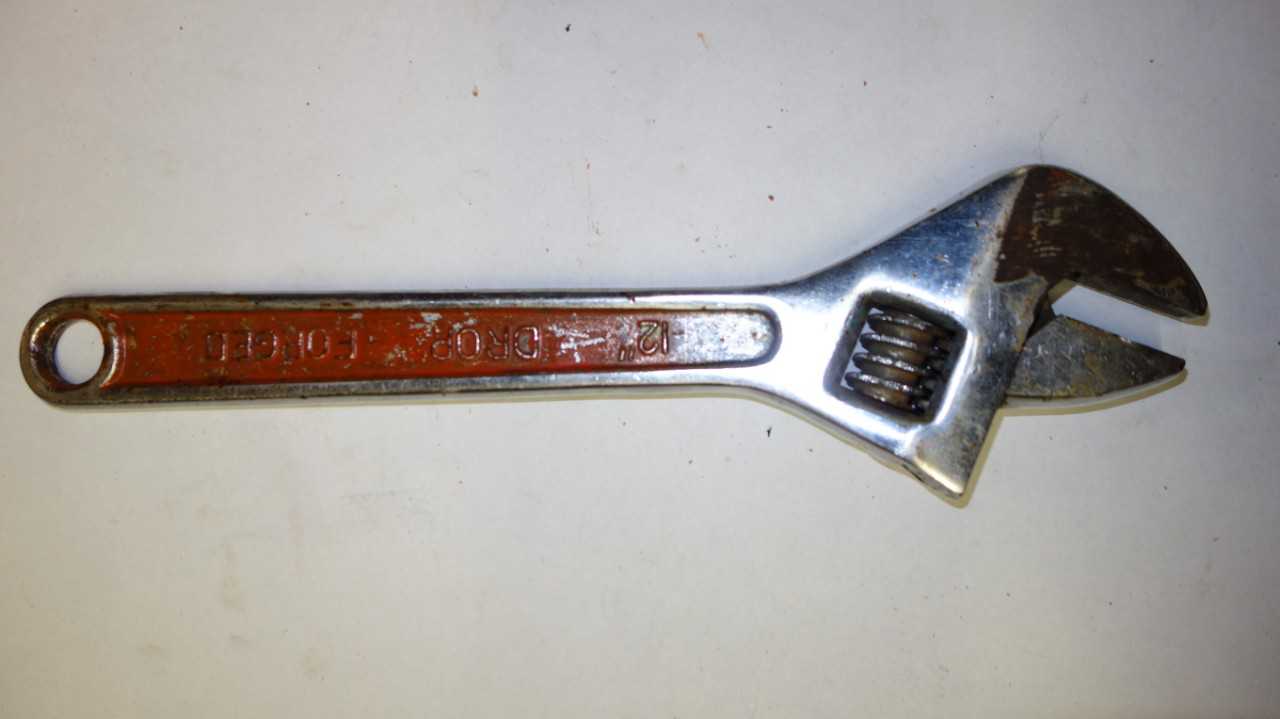 LOT OF 5 ASSORTED ADJUSTABLE CRESCENT WRENCHES - HAND TOOLS