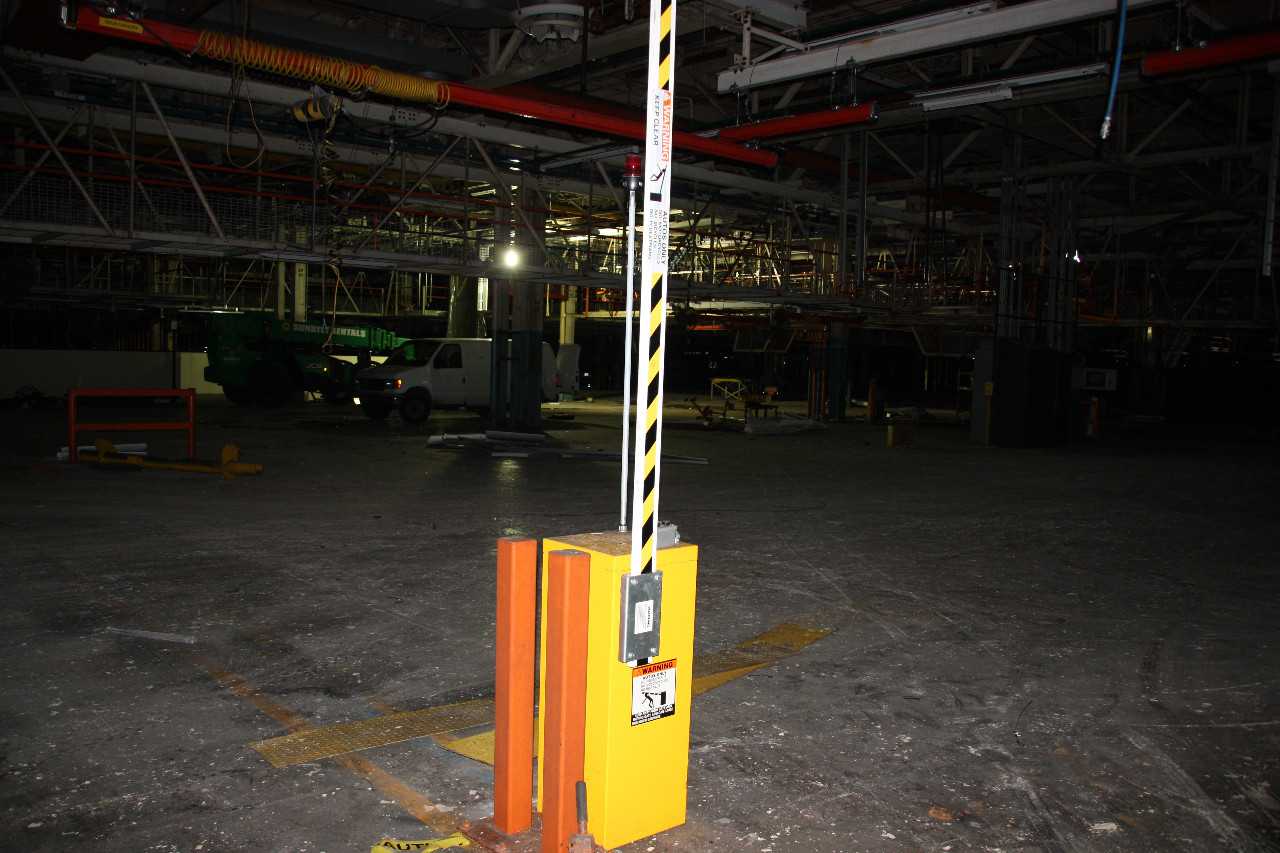 Aisle-Crossing Arm - SAFETY EQUIPMENT