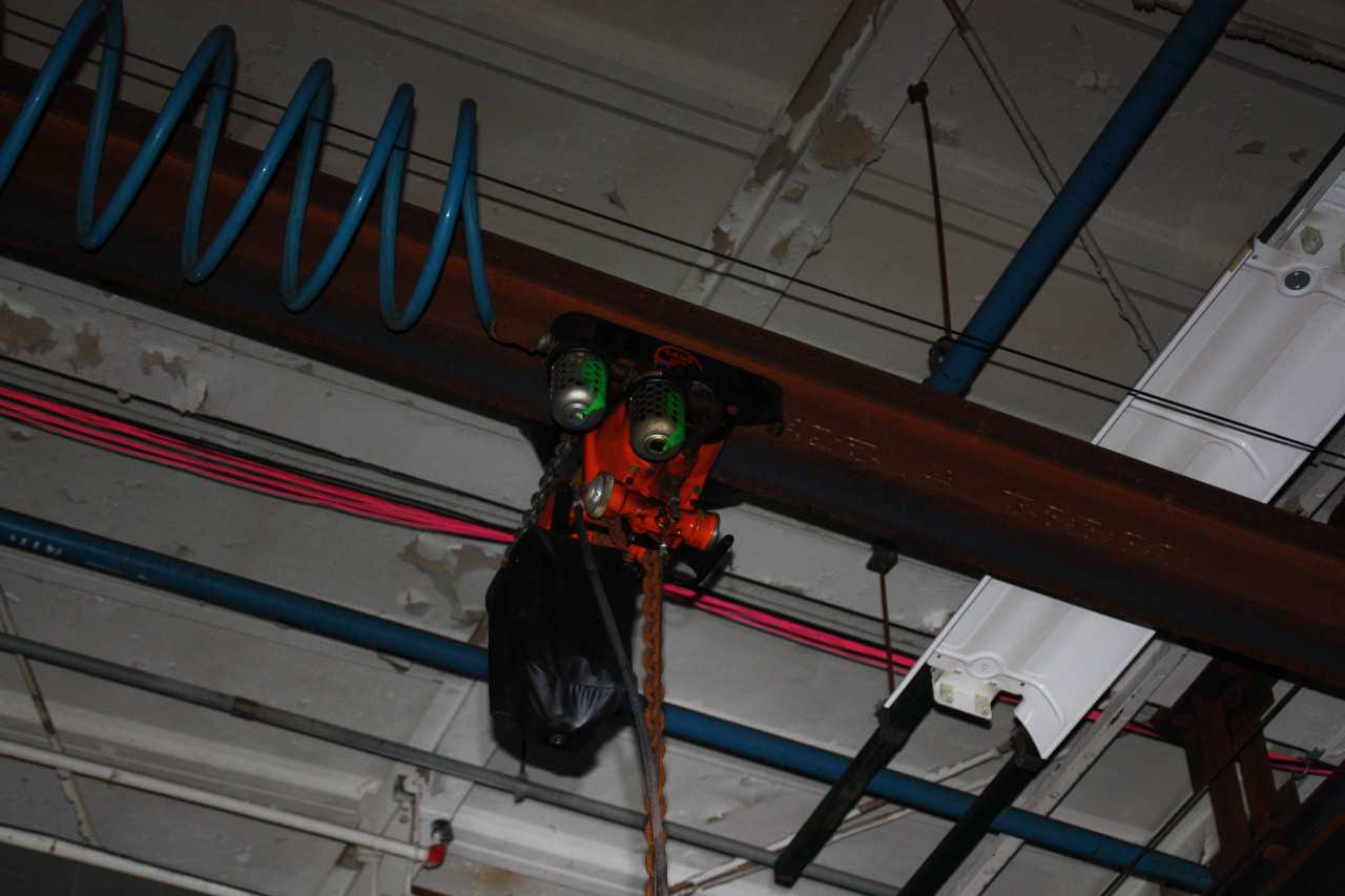 Air Hoist, 1 Ton Capacity - LIFTING EQUIPMENT